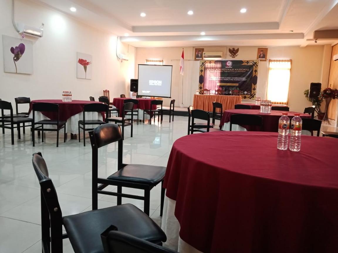 Votel Hotel Tulungagung Exterior photo