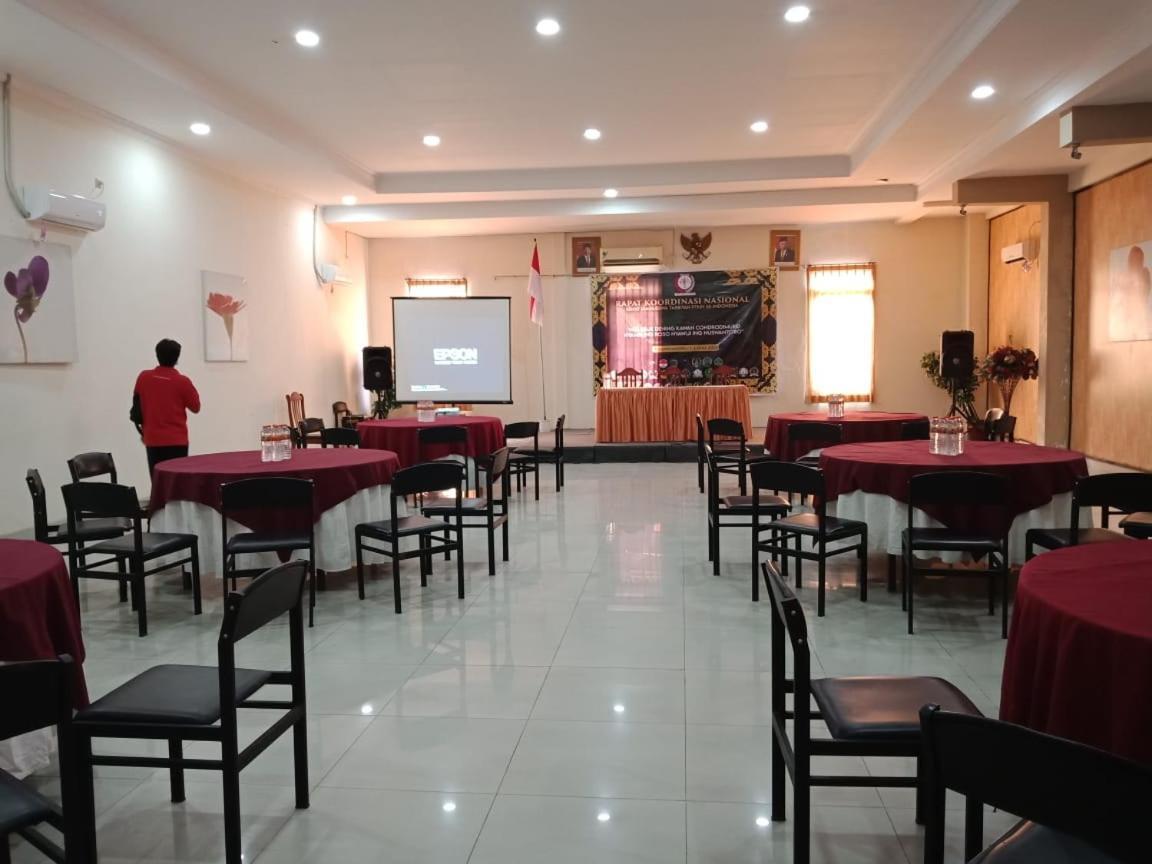 Votel Hotel Tulungagung Exterior photo