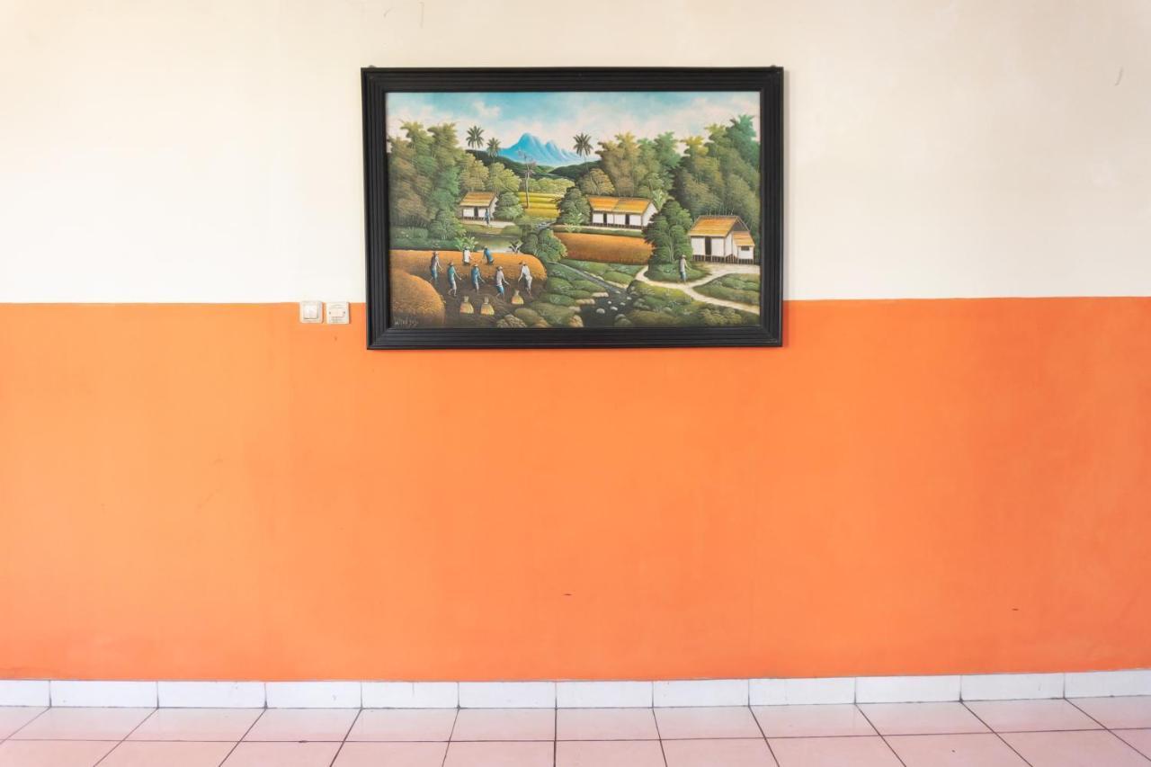 Votel Hotel Tulungagung Exterior photo