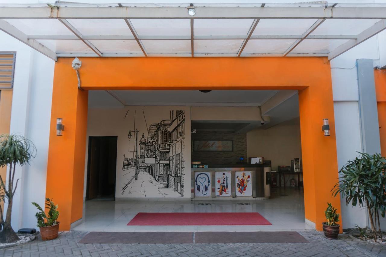 Votel Hotel Tulungagung Exterior photo