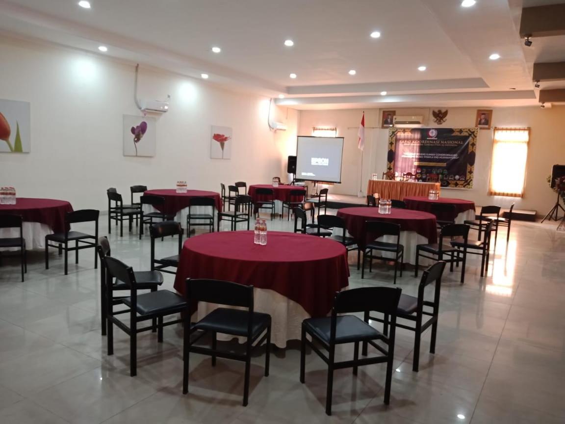 Votel Hotel Tulungagung Exterior photo