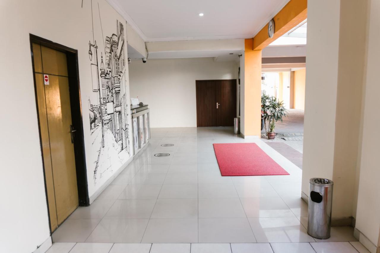 Votel Hotel Tulungagung Exterior photo