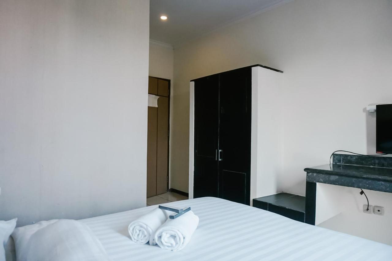 Votel Hotel Tulungagung Exterior photo